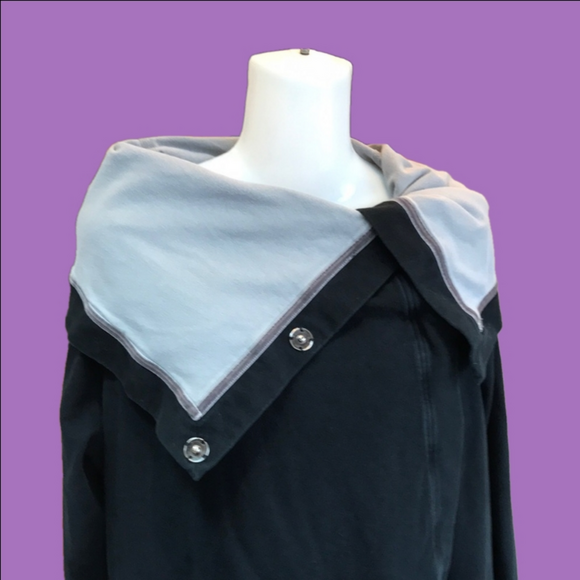 Lululemon Savasana Black Wrap Cardigan Jacket Women Size 8 style W4264S - Picture 6 of 16